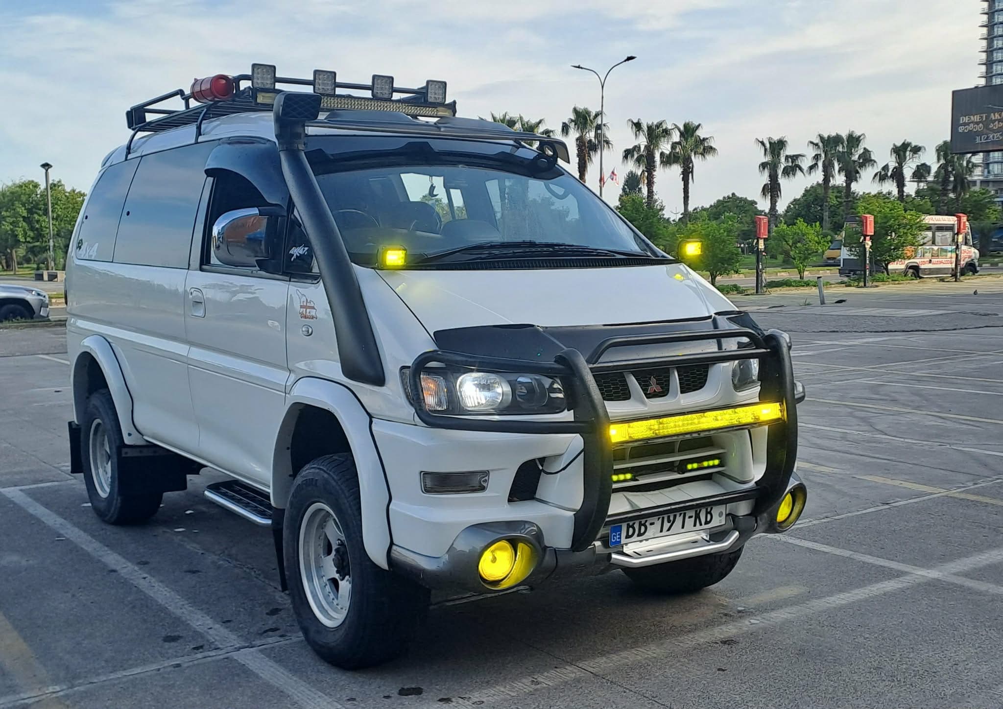 Mitsubishi Delica - photo 1